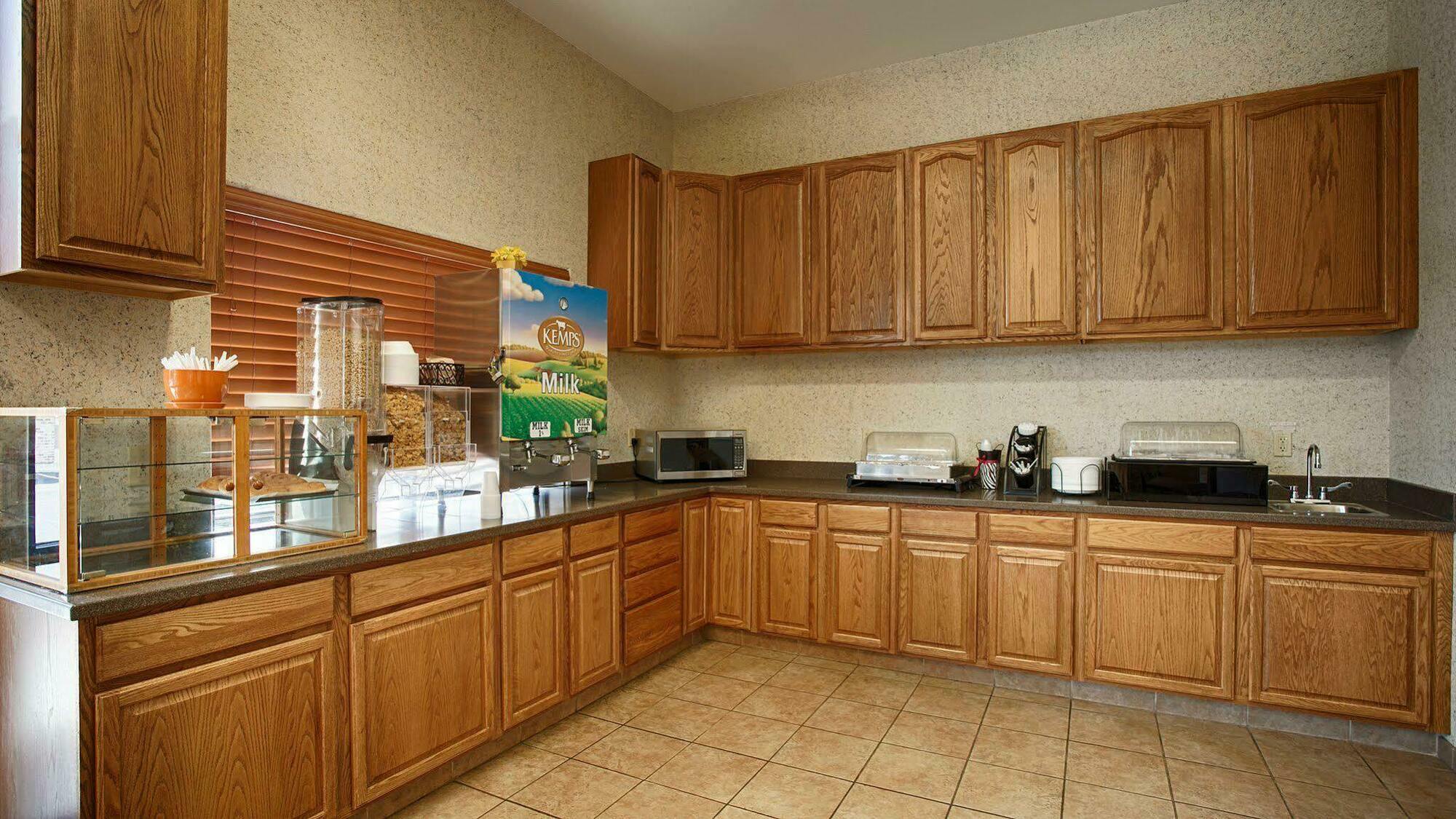 וול Best Western Plains Motel מראה חיצוני תמונה